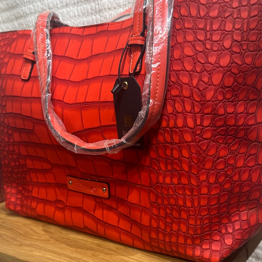 De Vesi Red Croc-Embossed Tote Bag (flawed interior) MSRP $179 - Picture 4 of 10